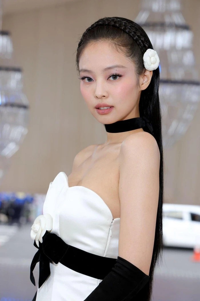 Diện mạo của Jennie (BLACKPINK) đẳng cấp đến cỡ nào trong lần đầu tham dự Met Gala? - 4