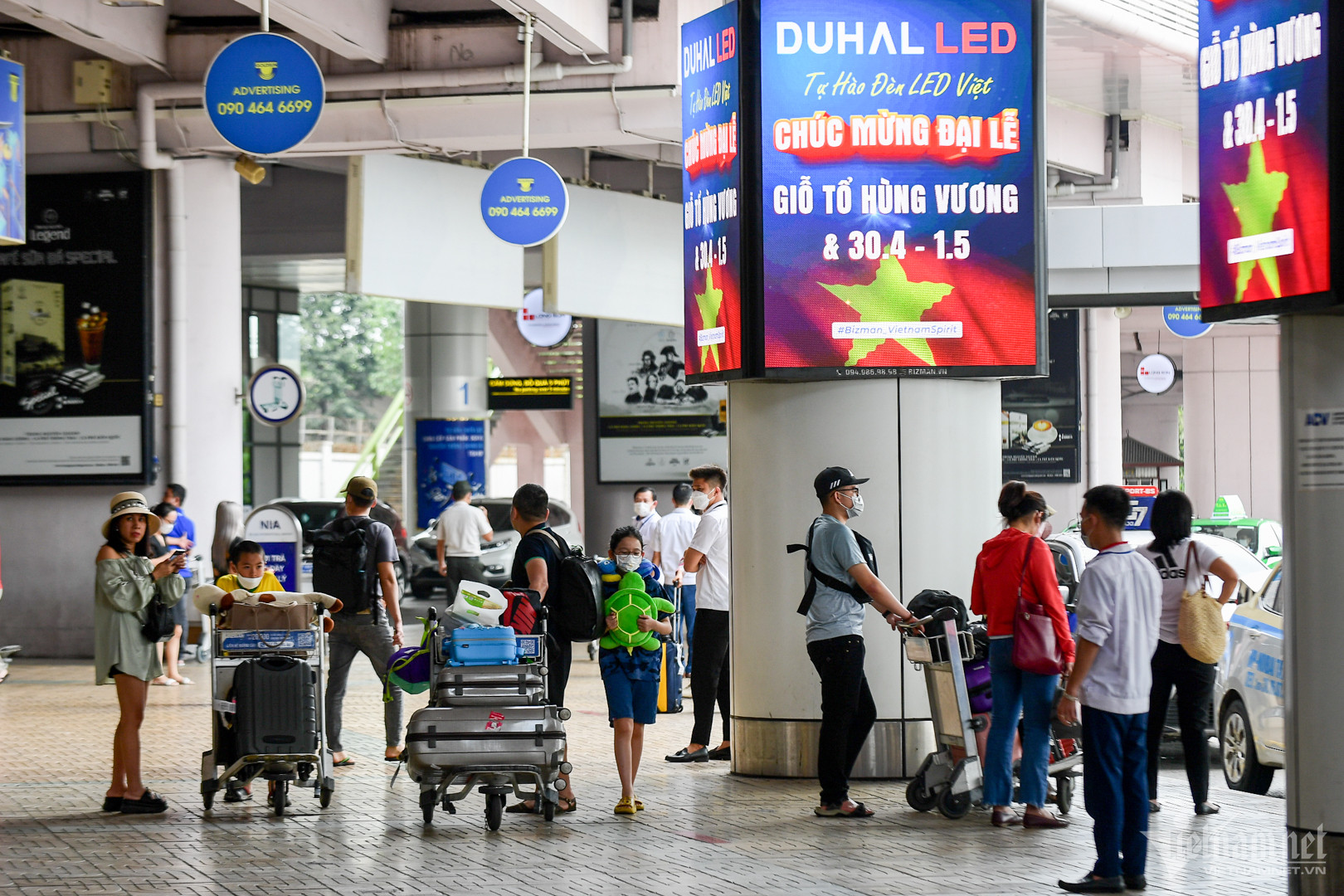 Ngày cuối cùng của kỳ nghỉ lễ, sản lượng vận chuyển hàng không qua Cảng HKQT Nội Bài tăng cao, đạt khoảng 561 lượt chuyến bay (trong đó có 369 lượt chuyến bay quốc nội và 192 lượt chuyến bay quốc tế) với hơn 92.000 lượt khách (trong đó có 64.000 lượt khách quốc nội và hơn 28.000 lượt khách quốc tế). 