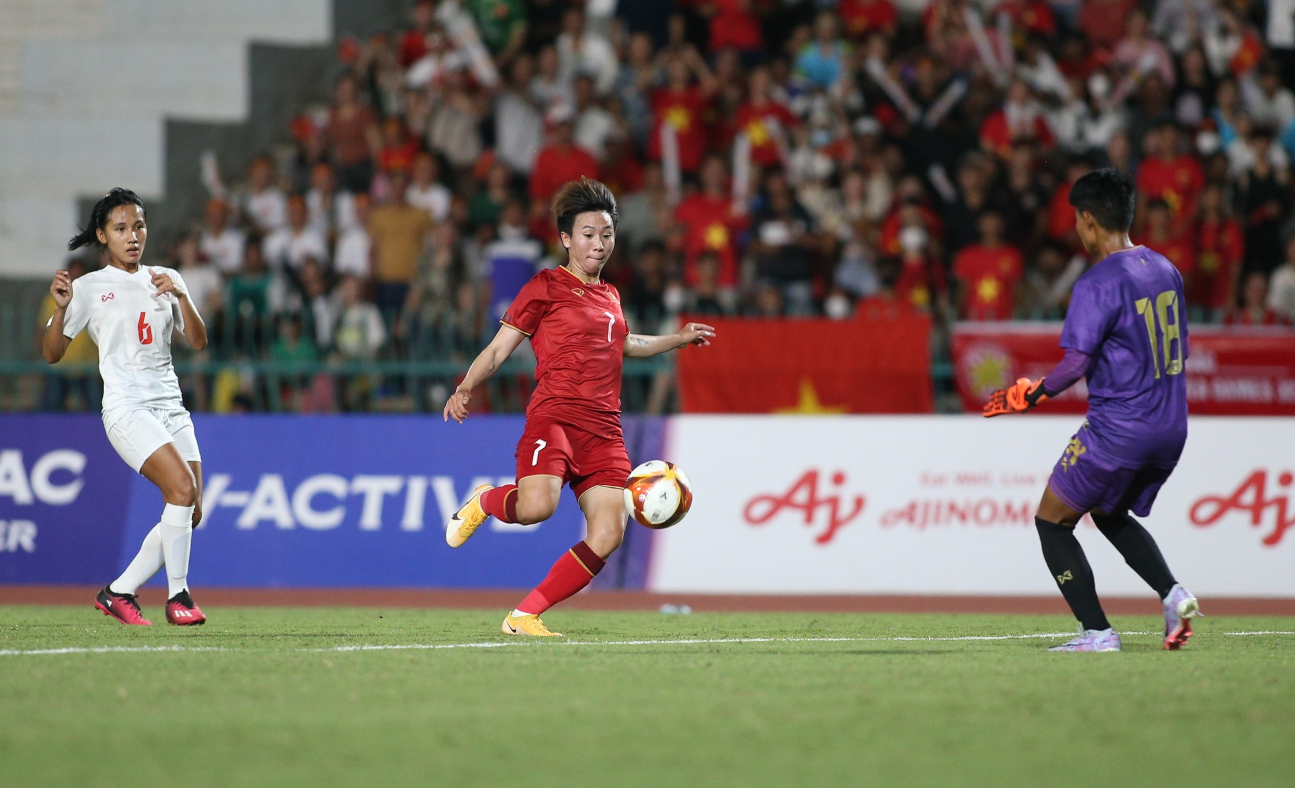 'Xé lưới' Myanmar, Huỳnh Như ăn mừng theo phong cách Ronaldo - 3