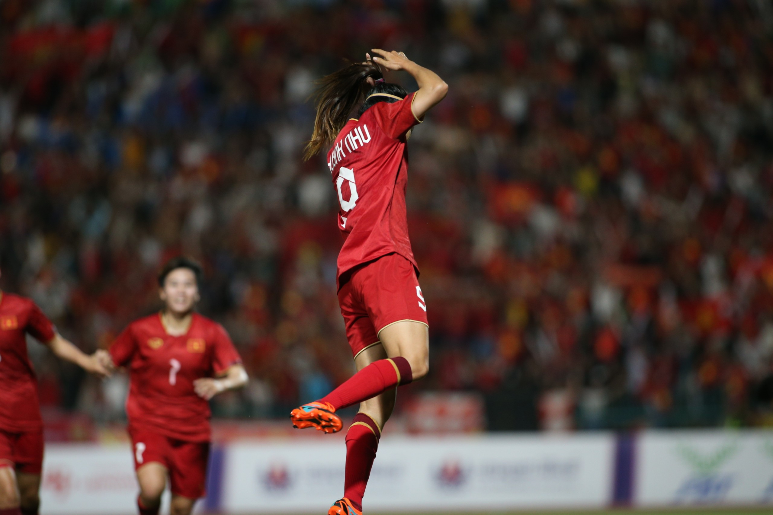 'Xé lưới' Myanmar, Huỳnh Như ăn mừng theo phong cách Ronaldo - 6