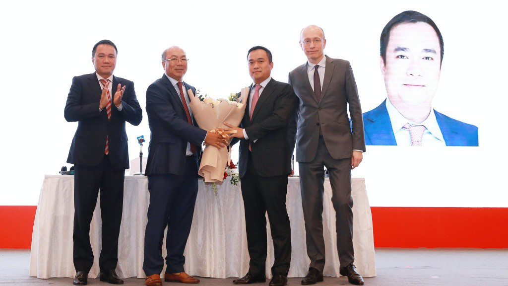 Những sếp là cha-con, anh-em trong ban lãnh đạo ngân hàng Việt - 2 Những sếp là cha-con, anh-em trong ban lãnh đạo ngân hàng Việt - 2