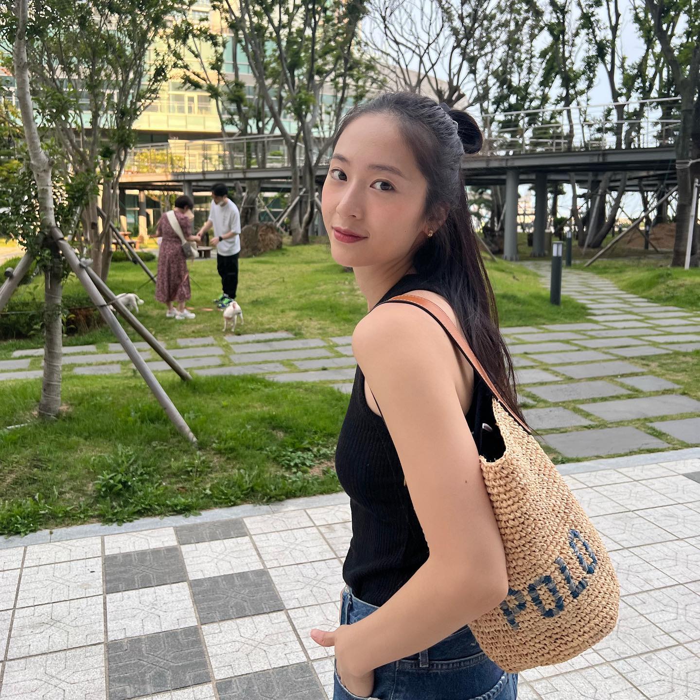 Phong cách đơn giản mà sang trọng của Krystal - 7 Phong cách đơn giản mà sang trọng của Krystal - 7