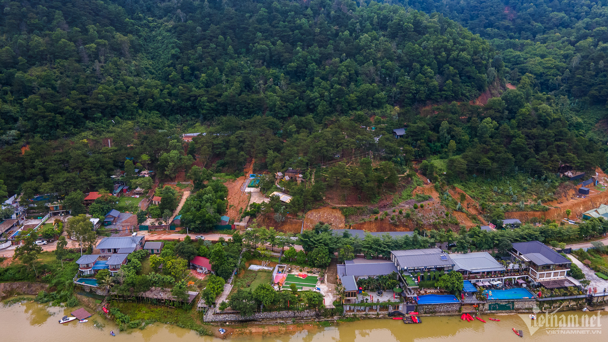 Công trình kiên cố, homestay vây kín quanh điểm sạt lở vùi ô tô ở Hà Nội - 7