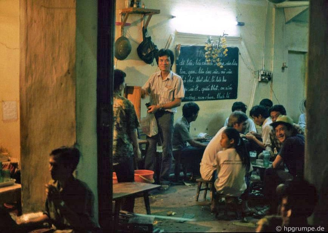 Ảnh độc: Kỳ thú ẩm thực vỉa hè Hà Nội năm 1991-1992 - 5