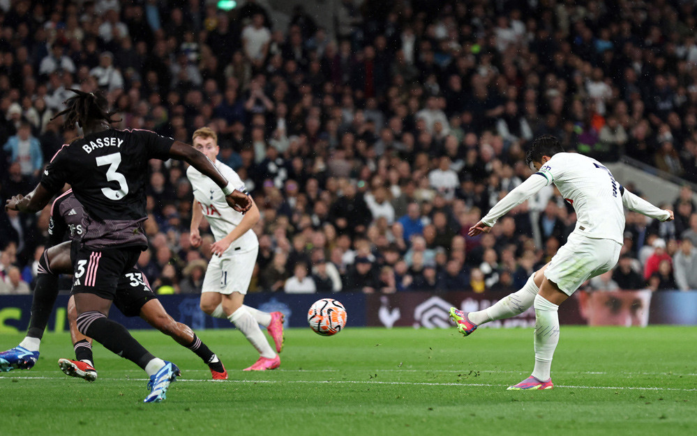 Son Heung-min rực sáng đưa Tottenham trở lại ngôi đầu - 2