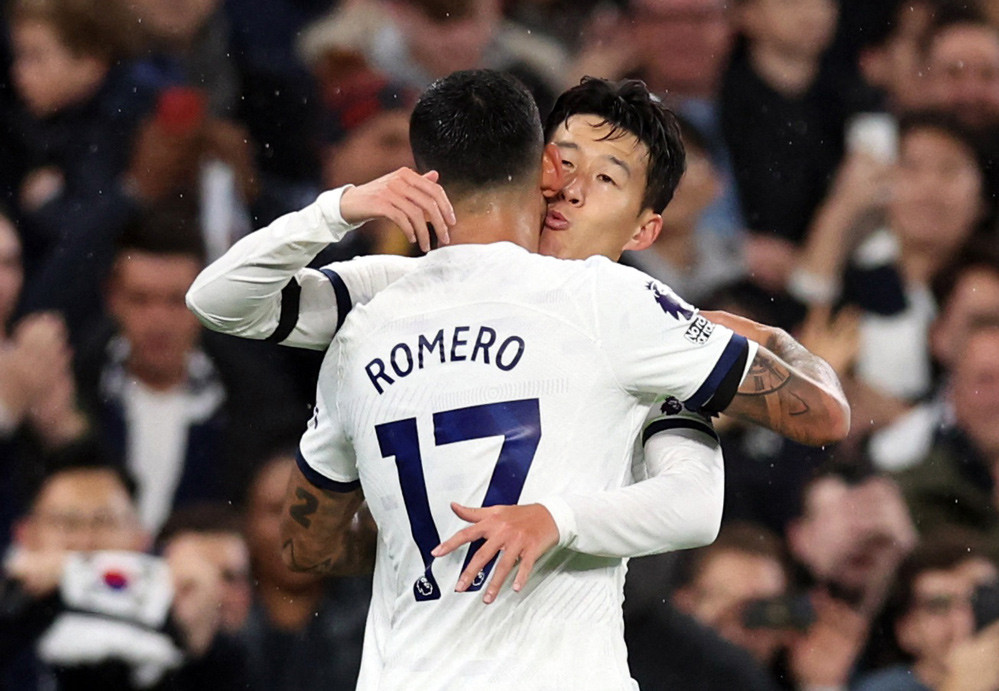 Son Heung-min rực sáng đưa Tottenham trở lại ngôi đầu - 5