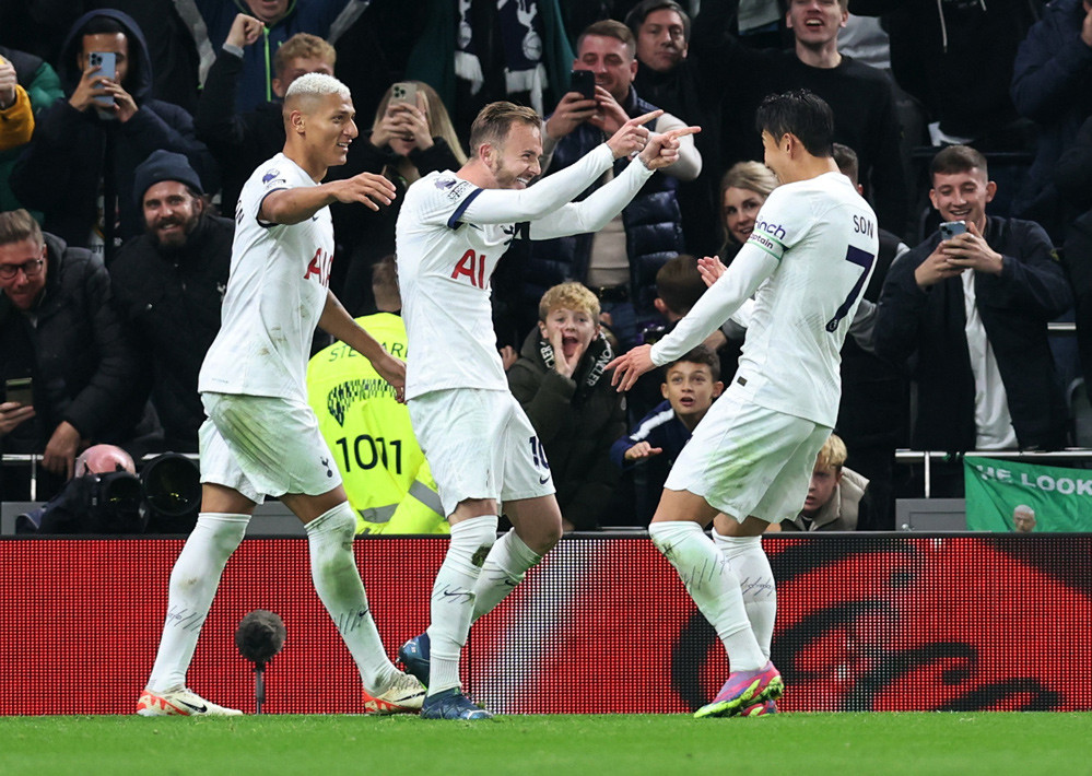 Son Heung-min rực sáng đưa Tottenham trở lại ngôi đầu - 7