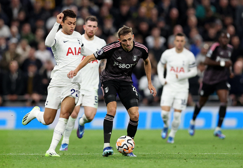 Son Heung-min rực sáng đưa Tottenham trở lại ngôi đầu - 9