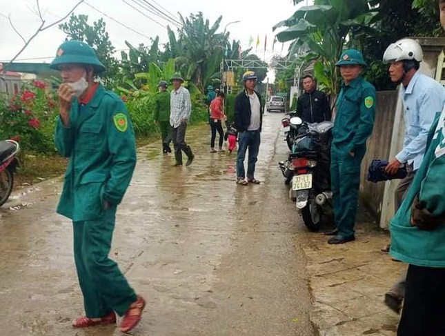 Vụ bé 2 tuổi mất tích bí ẩn: Tiến hành trích xuất camera an ninh xung quanh hiện trường - 1