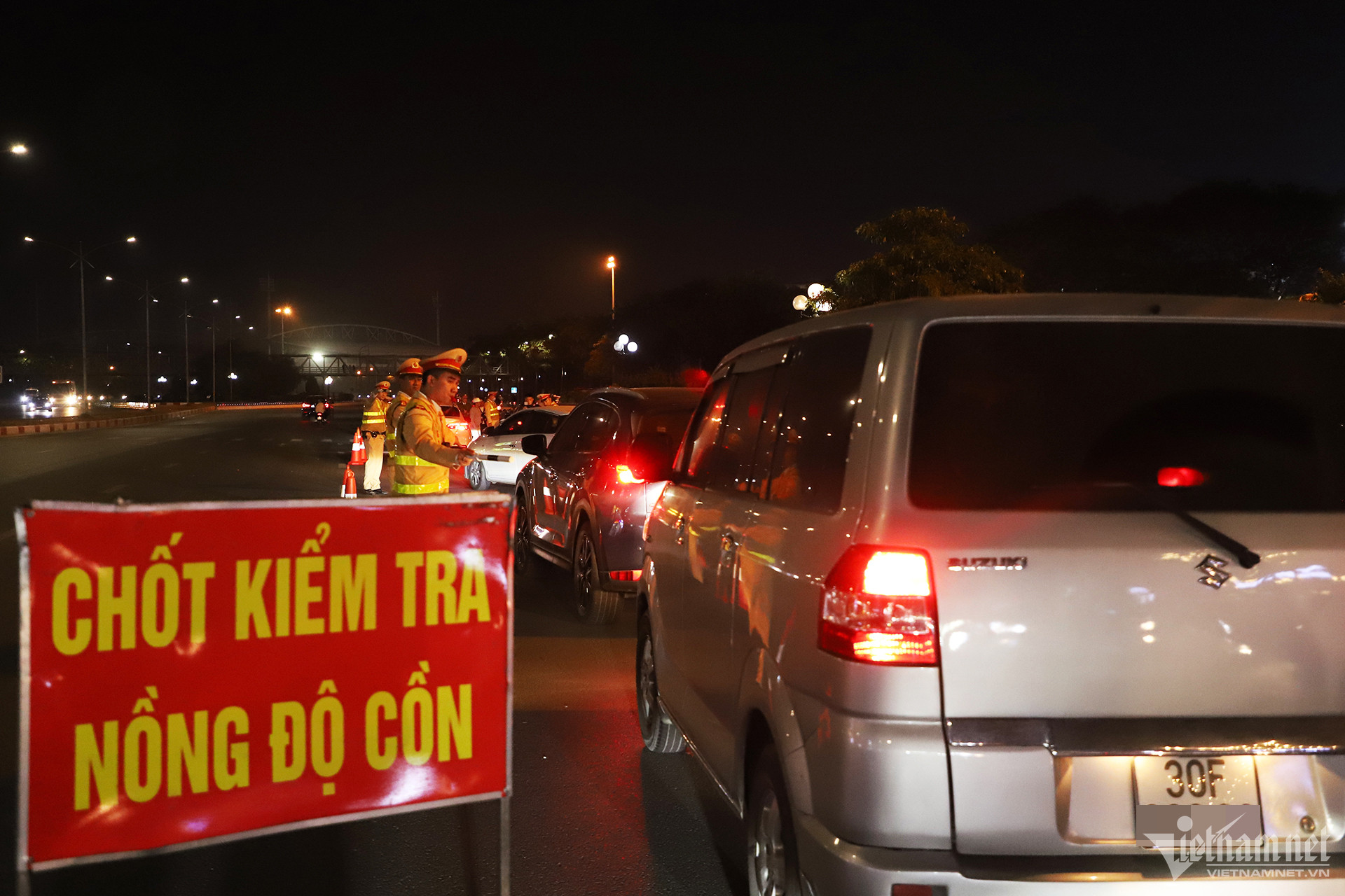 Xong những bữa tiệc tất niên, tài xế 'say xỉn' mất quyền lái ô tô chơi Tết Xong những bữa tiệc tất niên, tài xế 'say xỉn' mất quyền lái ô tô chơi Tết