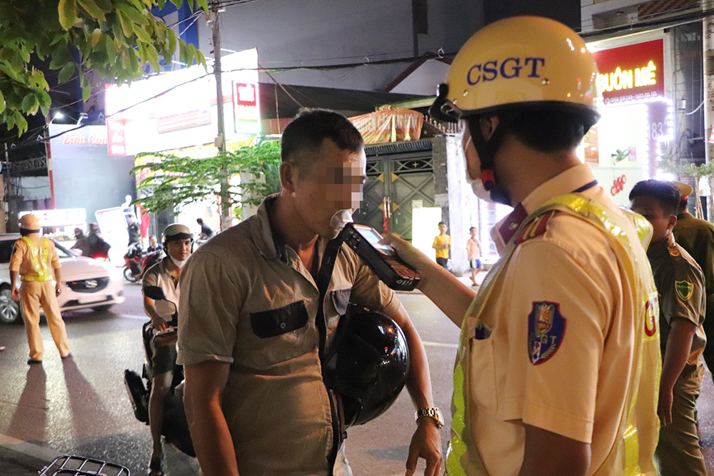 ‘Khi CSGT đưa máy đo nồng độ cồn là tôi biết mất Tết rồi!’