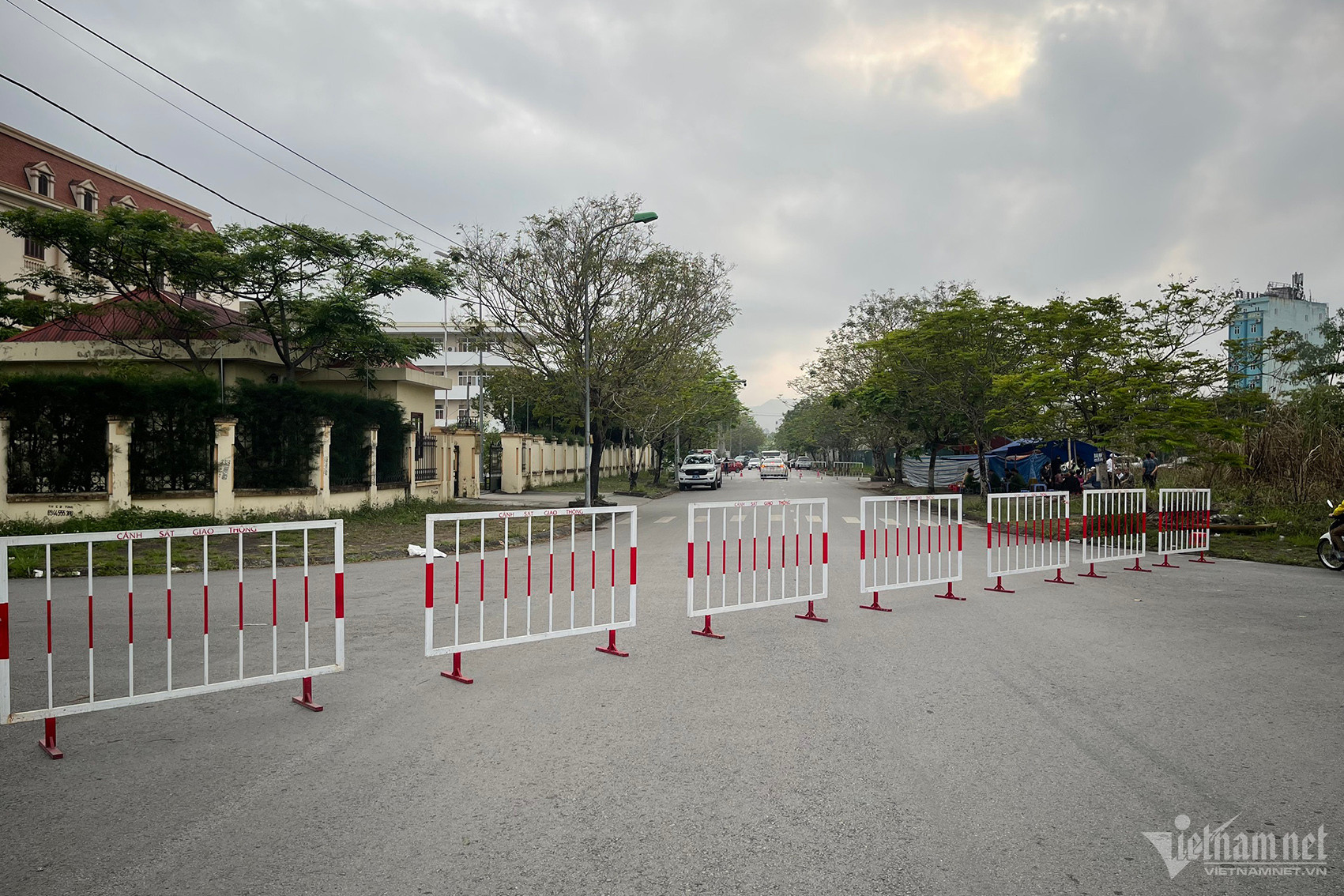 Hình ảnh dẫn giải cựu Giám đốc Công an Hải Phòng Đỗ Hữu Ca và các bị cáo tới tòa - 6