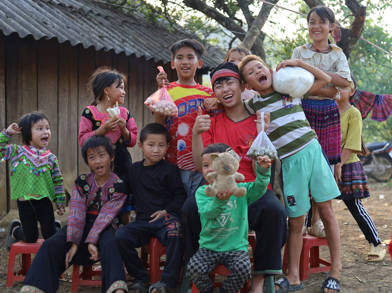 Mỗi buổi chiều, Ngọc sẽ vào bếp, nấu các món ngon, lạ miệng, đủ dinh dưỡng cho khoảng 40 em nhỏ có hoàn cảnh khó khăn. Ảnh: Nhân vật cung cấp