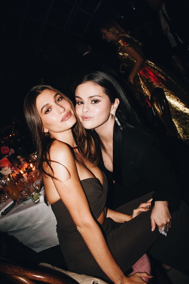 Selena Gomez có động thái gây dậy sóng MXH ngay sau khi Justin Bieber thông báo bà xã mang thai con đầu lòng - 2 Selena Gomez có động thái gây dậy sóng MXH ngay sau khi Justin Bieber thông báo bà xã mang thai con đầu lòng - 2
