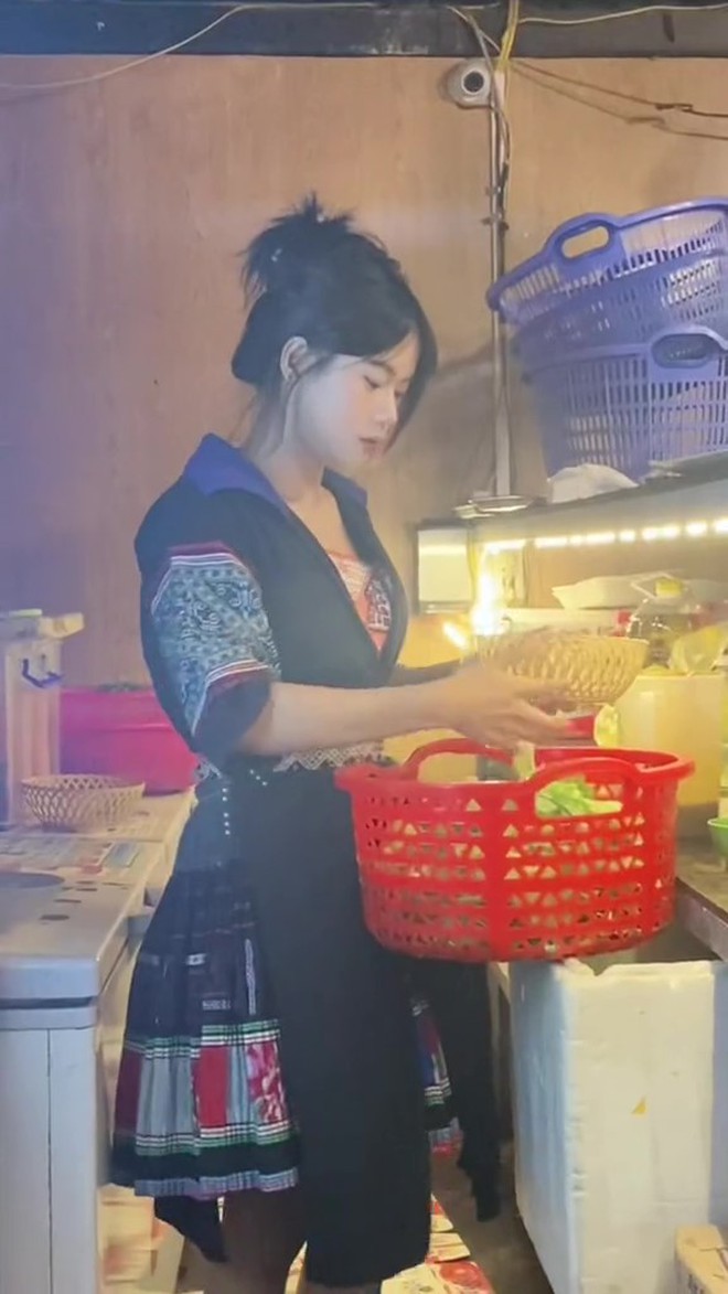 Cô gái livestream bán áo đang hot bị đồn thổi thất thiệt với PewPew là ai? - 7 Cô gái livestream bán áo đang hot bị đồn thổi thất thiệt với PewPew là ai? - 7