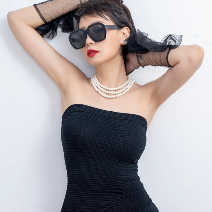 Doãn Hải My - vợ Đoàn Văn Hậu tung ảnh sexy của 'mẹ ngoại' U50 trẻ đẹp, 'bà ngoại xì tin có một không hai' - 2 Doãn Hải My - vợ Đoàn Văn Hậu tung ảnh sexy của 'mẹ ngoại' U50 trẻ đẹp, 'bà ngoại xì tin có một không hai' - 2