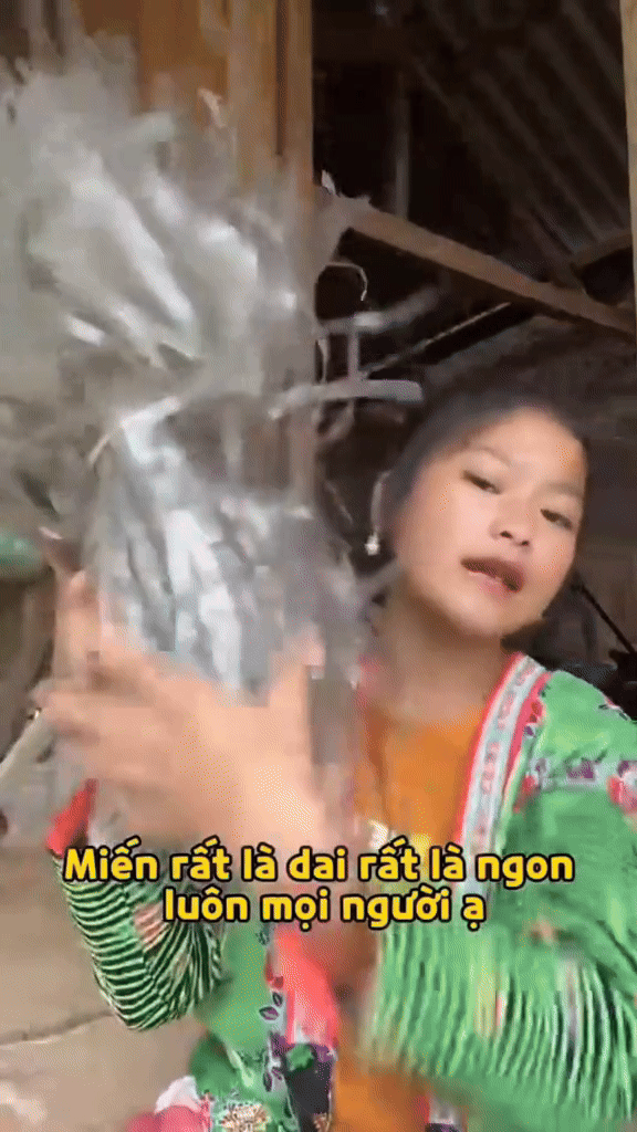 Từng không mua nổi chiếc kẹo khi ốm nghén, 'bà trùm' miến dong Sùng Bầu sinh năm 2k2 đổi đời bằng cách nào? - 2