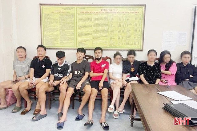Vụ 5 cầu thủ Hà Tĩnh dùng ma túy: Vì sao 5 cô gái không bị khởi tố? Vụ 5 cầu thủ Hà Tĩnh dùng ma túy: Vì sao 5 cô gái không bị khởi tố?