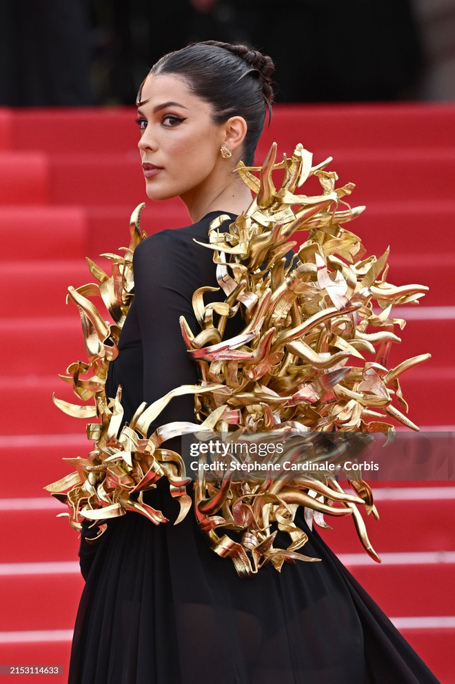 Thảm đỏ Cannes ngày 2: 'Búp bê' Anya Taylor-Joy đẹp vô thực so kè Đường Yên - Quan Hiểu Đồng, Chris Hemsworth đưa cả gia đình đến dự - 31