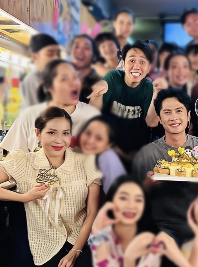'Team qua đường' tóm bằng chứng đôi Vbiz hẹn hò du lịch: Đàng gái né tránh nhưng nhà trai tự 'đánh dấu chủ quyền'? - 3 'Team qua đường' tóm bằng chứng đôi Vbiz hẹn hò du lịch: Đàng gái né tránh nhưng nhà trai tự 'đánh dấu chủ quyền'? - 3