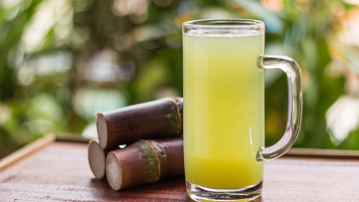 Nước mía có nhiều tác dụng nhưng không nên uống đều đặn mỗi ngày. Ảnh: Jagran