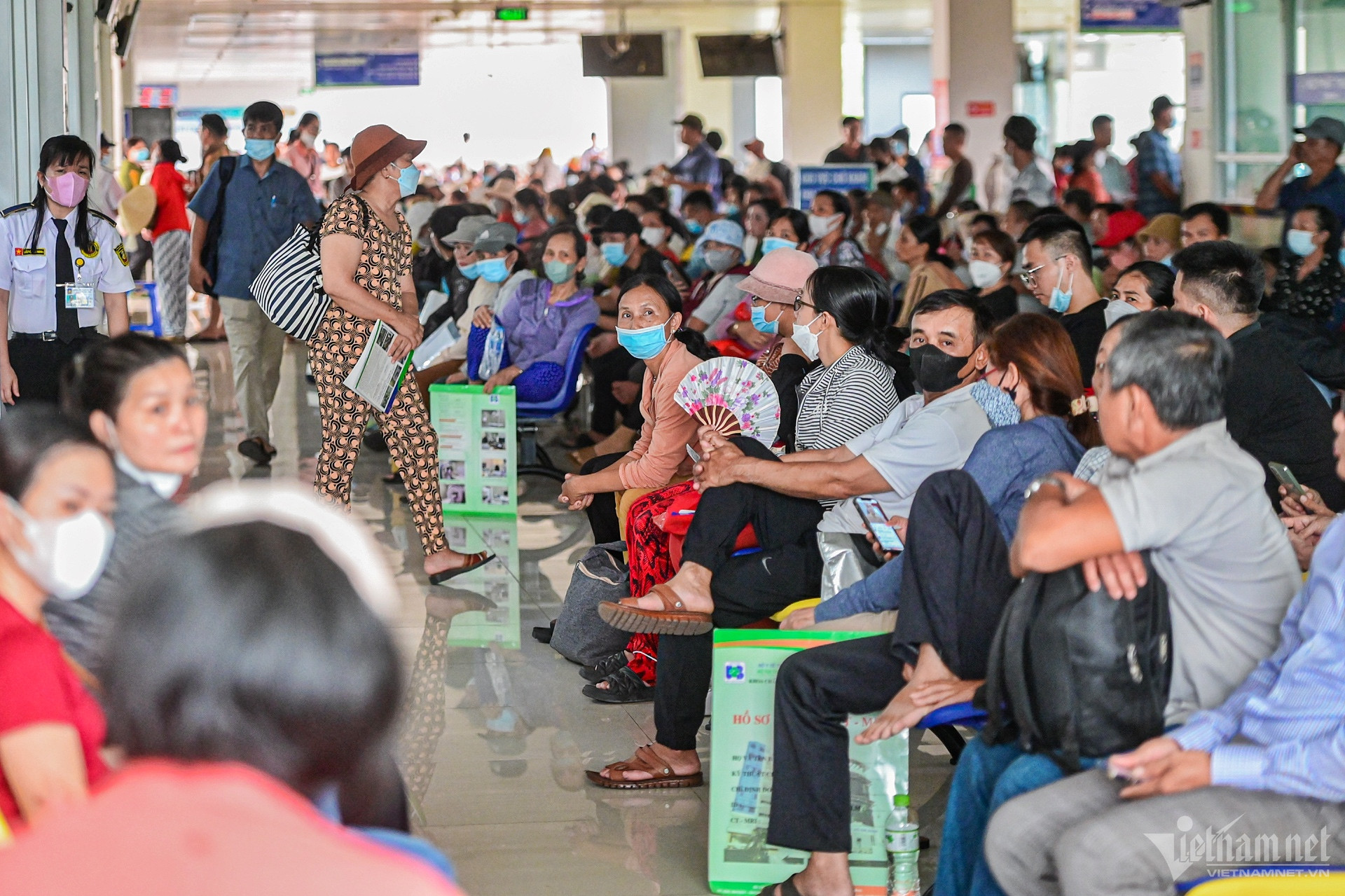 Chuyện bệnh nhân ung thư chờ xạ trị cả tháng mới tới lượt - 5 Chuyện bệnh nhân ung thư chờ xạ trị cả tháng mới tới lượt - 5