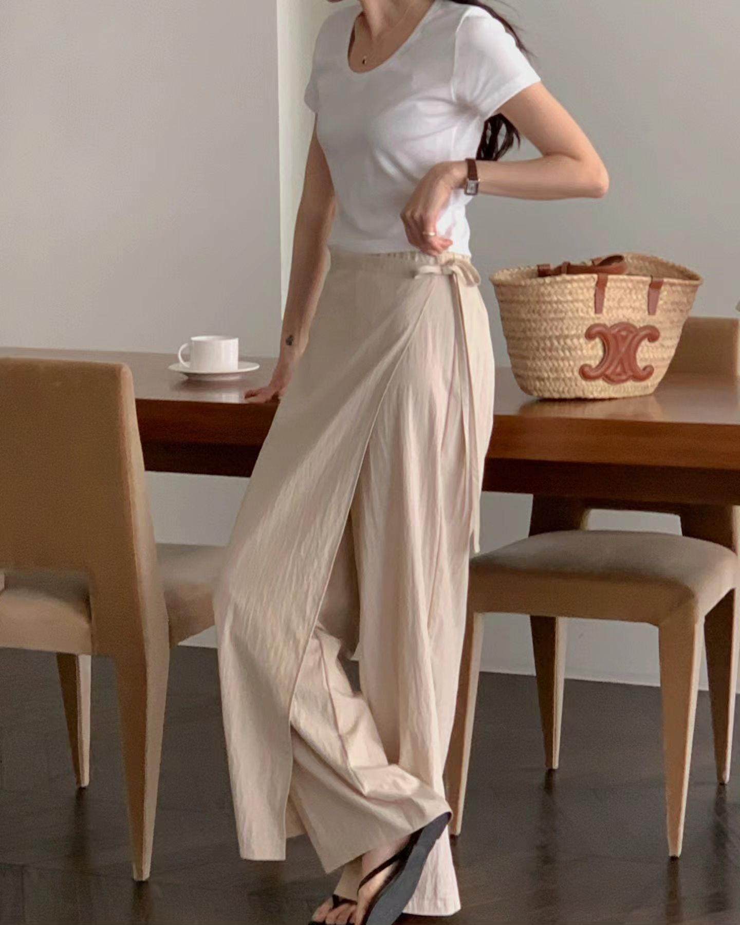5 món thời trang phụ nữ trên 40 tuổi nên mặc đi du lịch để chụp hình 'sống ảo' đẹp mãn nhãn - 9