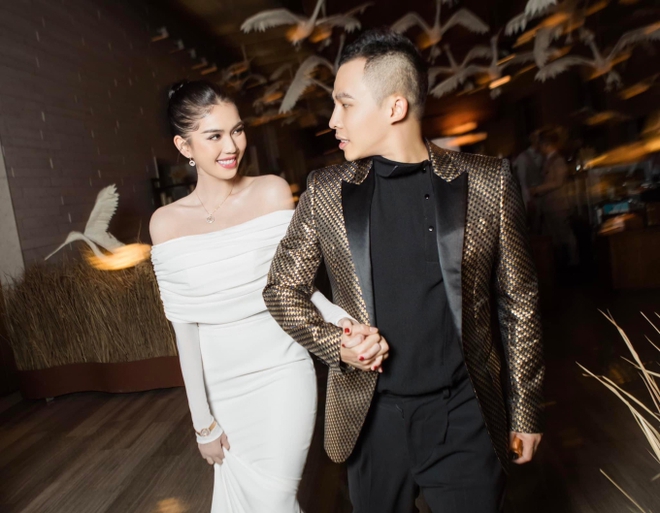 Xôn xao khoảnh khắc Ngọc Trinh và Vũ Khắc Tiệp hội ngộ vui vẻ sau tin nghỉ chơi - 16 Xôn xao khoảnh khắc Ngọc Trinh và Vũ Khắc Tiệp hội ngộ vui vẻ sau tin nghỉ chơi - 16