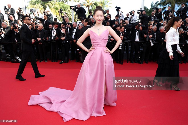 Thảm đỏ Cannes ngày 6: Yoona - Han So Hee đại chiến visual, Lay (EXO) bị 'ống kính hung thần' dìm thảm - 9