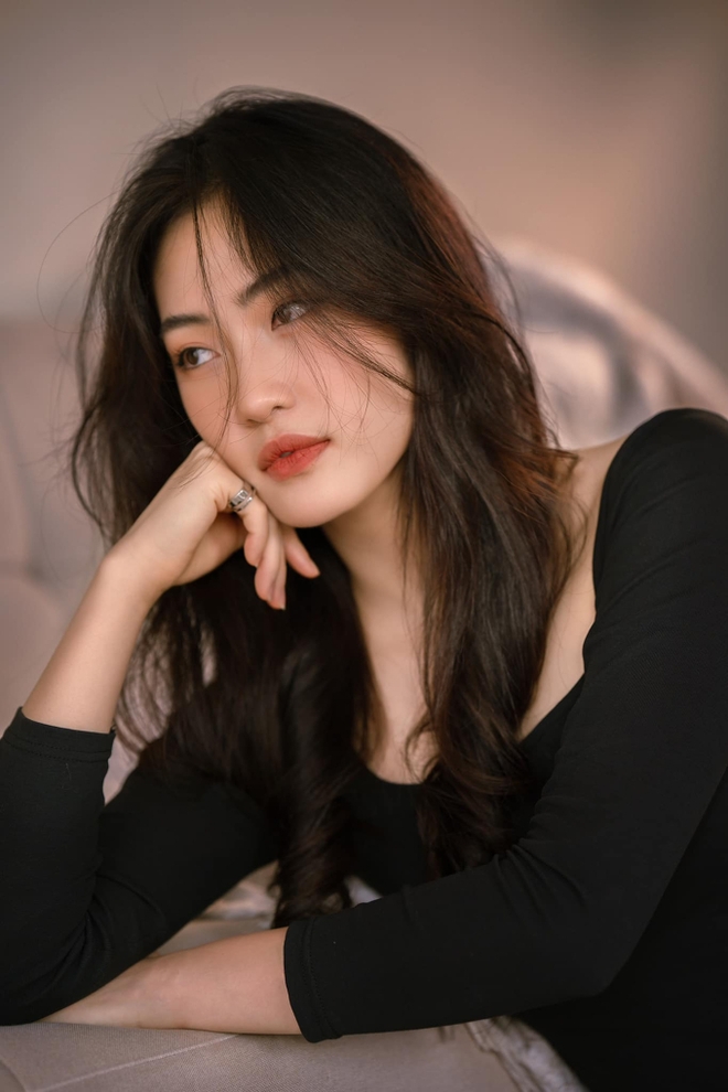Cô dâu xinh nhất làng bóng chuyền khoe dáng trước căn biệt thự nguy nga như cung điện nhà chồng - 3