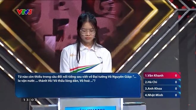 Nữ sinh Olympia gây sốt với vẻ ngoài xinh xắn, đã thế còn học cực giỏi, là 'phiên dịch viên' của trường - 1 Nữ sinh Olympia gây sốt với vẻ ngoài xinh xắn, đã thế còn học cực giỏi, là 'phiên dịch viên' của trường - 1