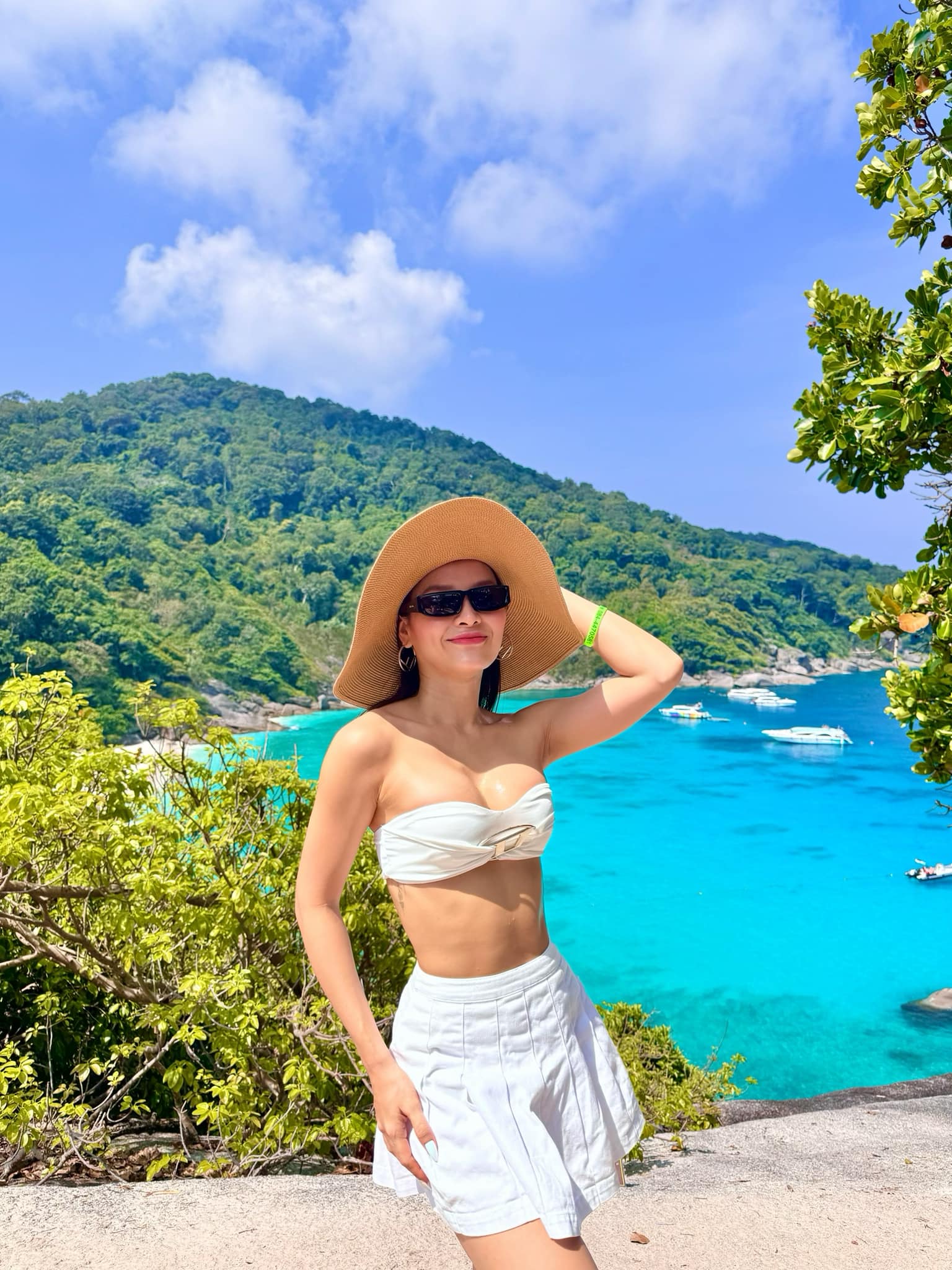 Phương Trinh Jolie xin lỗi sau phát ngôn miệt thị ngoại hình Á hậu - 2 Phương Trinh Jolie xin lỗi sau phát ngôn miệt thị ngoại hình Á hậu - 2