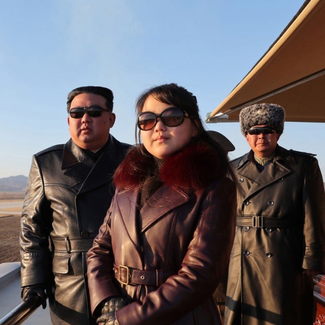 Chân dung 'công chúa' của ông Kim Jong Un: 'Gây sốt' ngay lần đầu xuất hiện, được hết mực quan tâm vì một lý do - 4