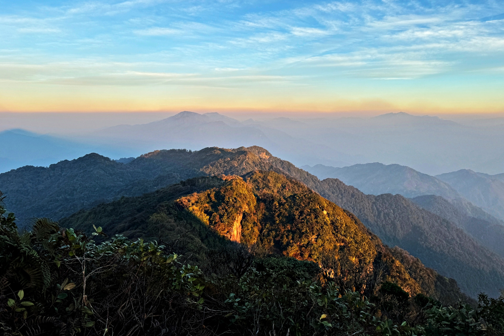 Cung đường trekking đẹp như cổ tích, cách Hà Nội chỉ 4 tiếng lái xe - 7 Cung đường trekking đẹp như cổ tích, cách Hà Nội chỉ 4 tiếng lái xe - 7