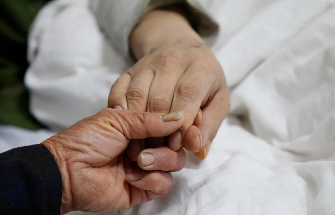 Chồng qua đời để lại 1,5 tỷ nhưng dặn kỹ 'Đừng nói cho con trai', sau khi lâm bệnh nặng tôi mới hiểu sự khổ tâm đằng sau