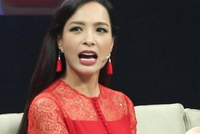 Siêu mẫu Việt 46 tuổi: 'Tôi đang đi với chồng ở Hồ Gươm bị cả Hà Nội đồn quen ông Đài Loan' - 1 Siêu mẫu Việt 46 tuổi: 'Tôi đang đi với chồng ở Hồ Gươm bị cả Hà Nội đồn quen ông Đài Loan' - 1
