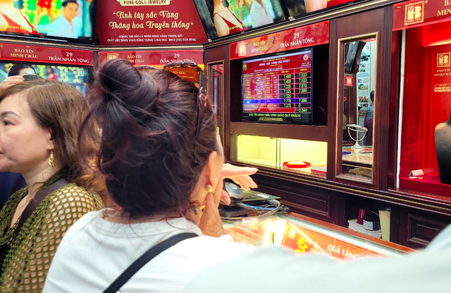 Lùng khắp Hà Nội, không mua được vàng miếng SJC? Lùng khắp Hà Nội, không mua được vàng miếng SJC?