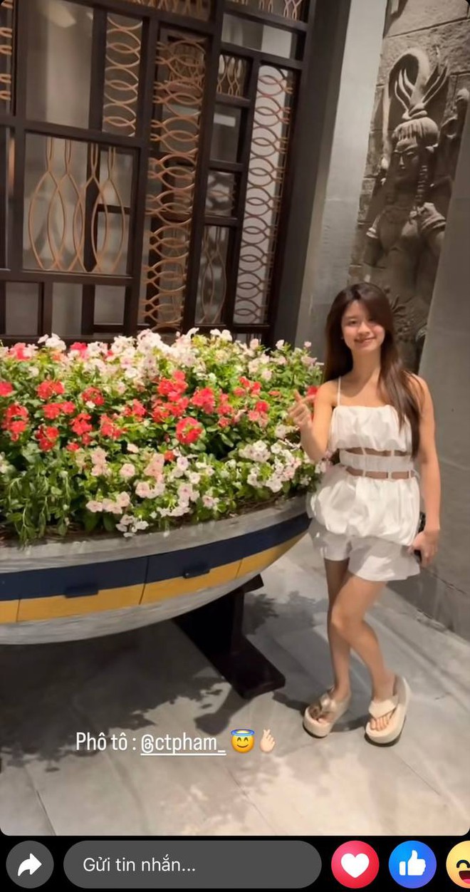 'Tai nạn' khó lường của mỹ nhân nóng bỏng khi đưa điện thoại cho bạn trai thiếu gia 'Tai nạn' khó lường của mỹ nhân nóng bỏng khi đưa điện thoại cho bạn trai thiếu gia
