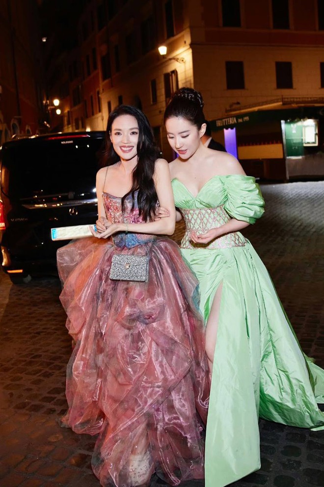 'Lưu Diệc Phi nặng 75kg, béo lấn át Thư Kỳ' và sự độc hại ở Cbiz - 5 'Lưu Diệc Phi nặng 75kg, béo lấn át Thư Kỳ' và sự độc hại ở Cbiz - 5