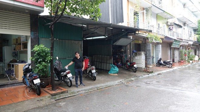 Hà Nội: Sét đánh trúng, thiêu rụi toàn bộ kho hàng đồ cổ của tiểu thương chợ Vạn Phúc - 4 Hà Nội: Sét đánh trúng, thiêu rụi toàn bộ kho hàng đồ cổ của tiểu thương chợ Vạn Phúc - 4
