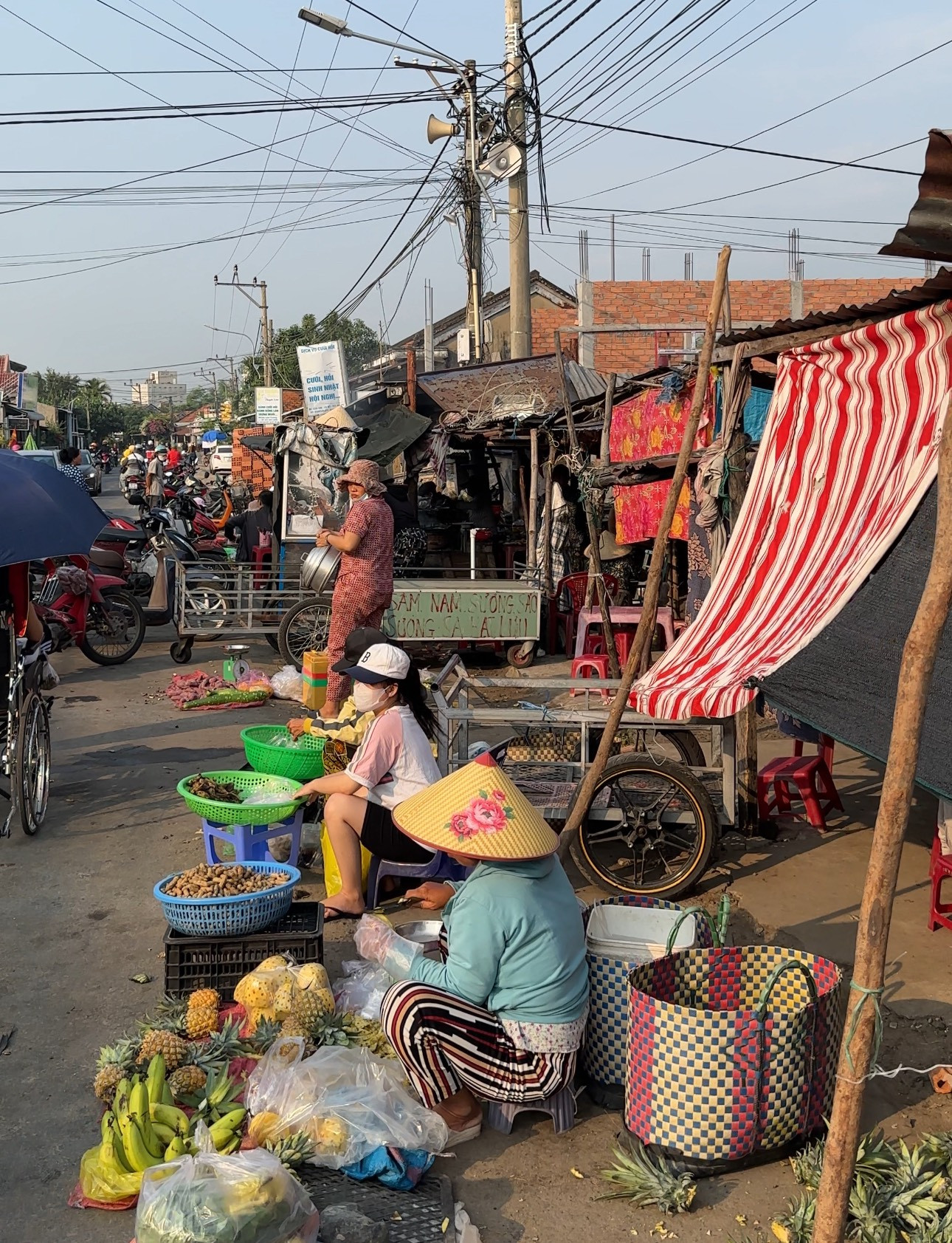 Khu chợ mua thả ga không cần hỏi giá, ăn no bụng chưa hết 50.000 đồng - 2 Khu chợ mua thả ga không cần hỏi giá, ăn no bụng chưa hết 50.000 đồng - 2