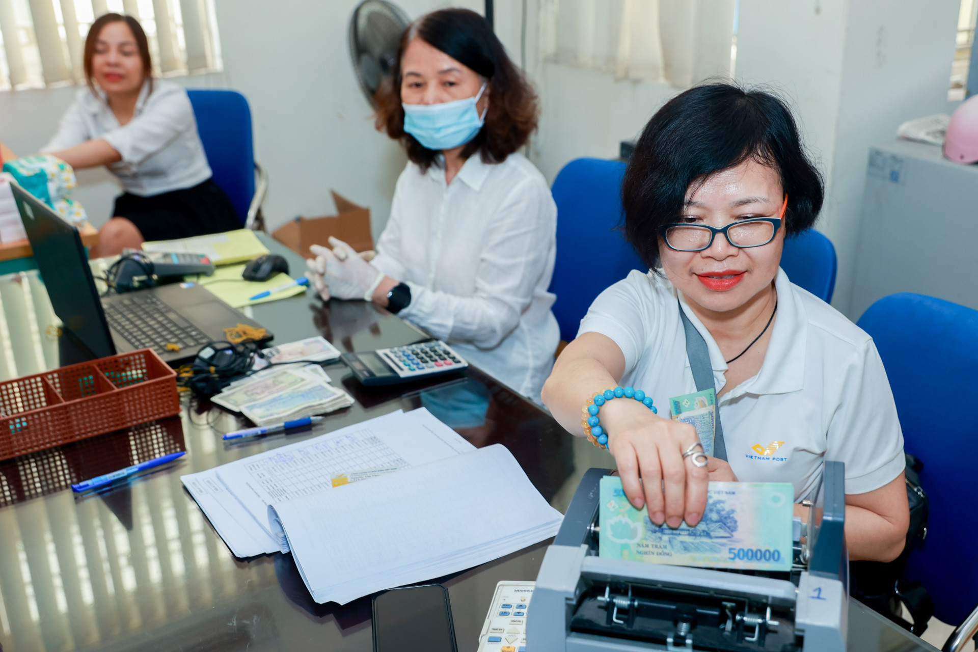 Cùng đóng BHXH 15 năm, lương hưu của lao động nam rất thấp so với nữ Cùng đóng BHXH 15 năm, lương hưu của lao động nam rất thấp so với nữ