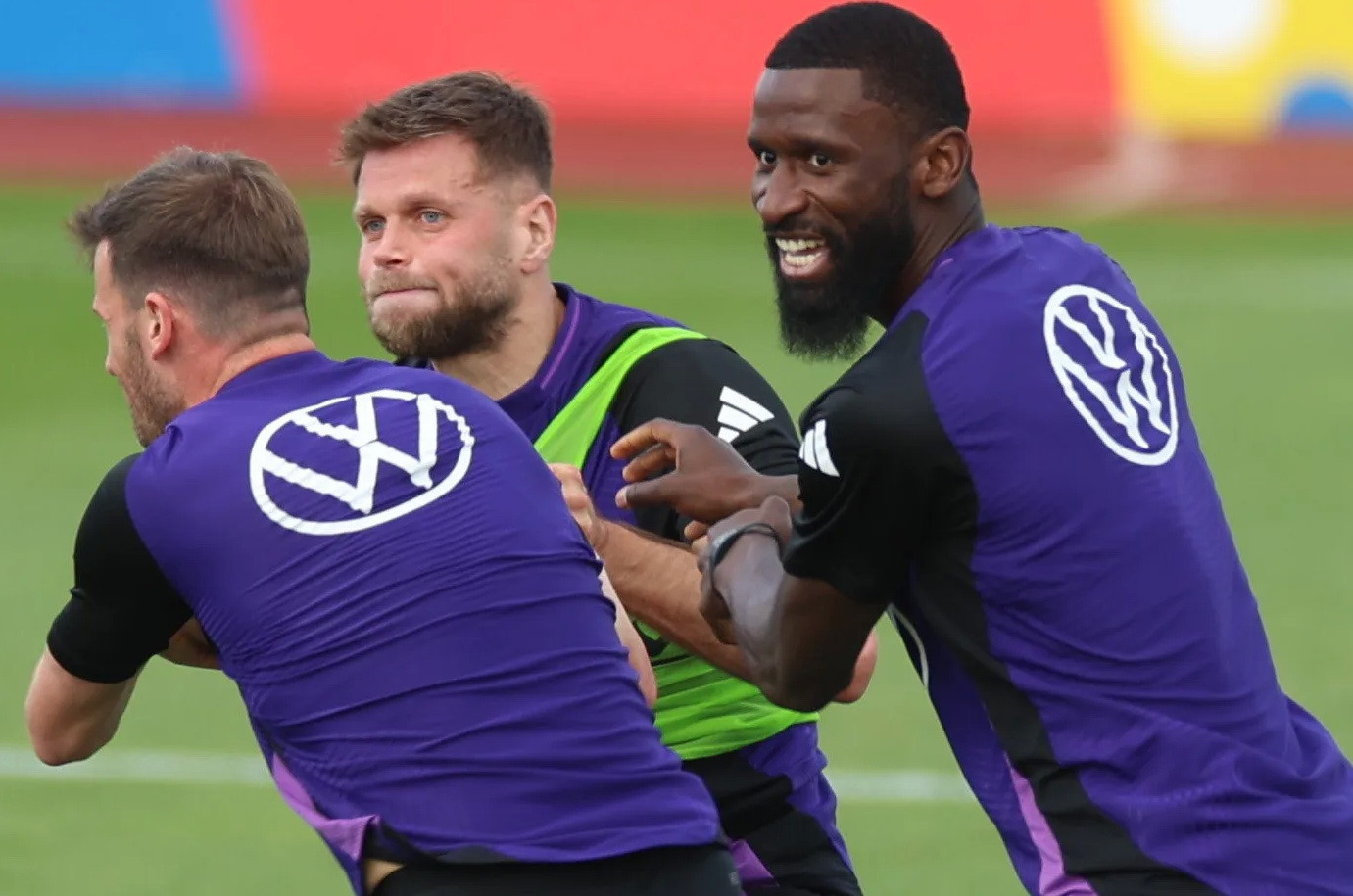 Tuyển Đức bất ổn trước EURO 2024: Rudiger và Fullkrug suýt ẩu đả Tuyển Đức bất ổn trước EURO 2024: Rudiger và Fullkrug suýt ẩu đả