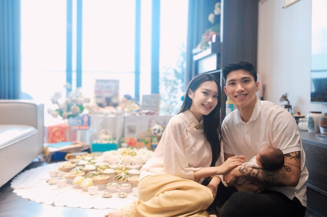 Cách hai nàng WAG hot nhất làng bóng đá khoe vết rạn khi mang bầu: Chu Thanh Huyền xúc động, Doãn Hải My rớm nước mắt ôm Văn Hậu - 3 Cách hai nàng WAG hot nhất làng bóng đá khoe vết rạn khi mang bầu: Chu Thanh Huyền xúc động, Doãn Hải My rớm nước mắt ôm Văn Hậu - 3