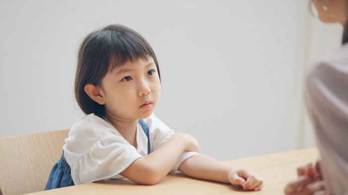 Cha mẹ càng 'than khóc' điều này bao nhiêu, con lớn lên càng tự ti và dễ nghèo khổ bấy nhiêu Cha mẹ càng 'than khóc' điều này bao nhiêu, con lớn lên càng tự ti và dễ nghèo khổ bấy nhiêu