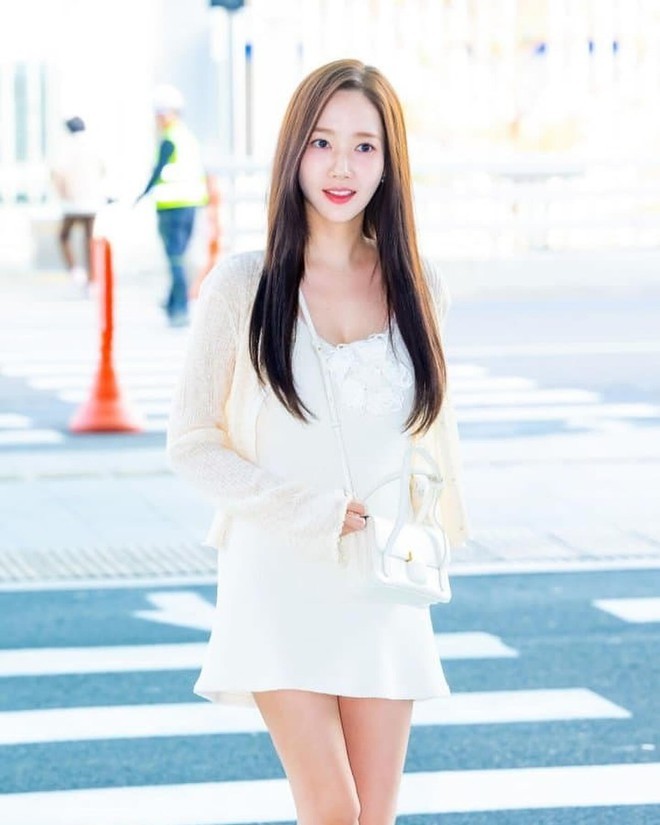 Váy 2 dây trắng năm nào cũng hot: Đỉnh cao mát mẻ, là chân ái ngày hè của các hot girl - 2