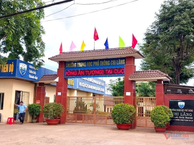19 học sinh lớp 12 đang ôn thi tốt nghiệp bất ngờ phải nhập viện 19 học sinh lớp 12 đang ôn thi tốt nghiệp bất ngờ phải nhập viện
