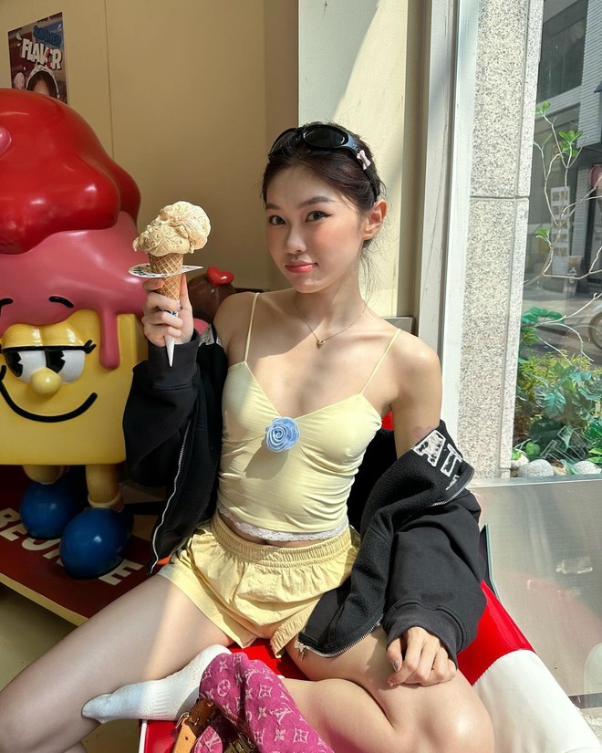 Màu vàng đang len lỏi vào tủ đồ hè của hội mặc đẹp, giờ này mà chưa sắm thì bạn 'sống trễ' rồi - 1