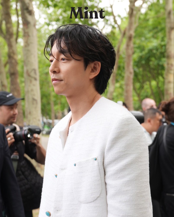 Đại hội mỹ nam tại show thời trang: Gong Yoo U50 vẫn phong độ, chấp hết bạn thân Lisa và nhiều đàn em trẻ tuổi
