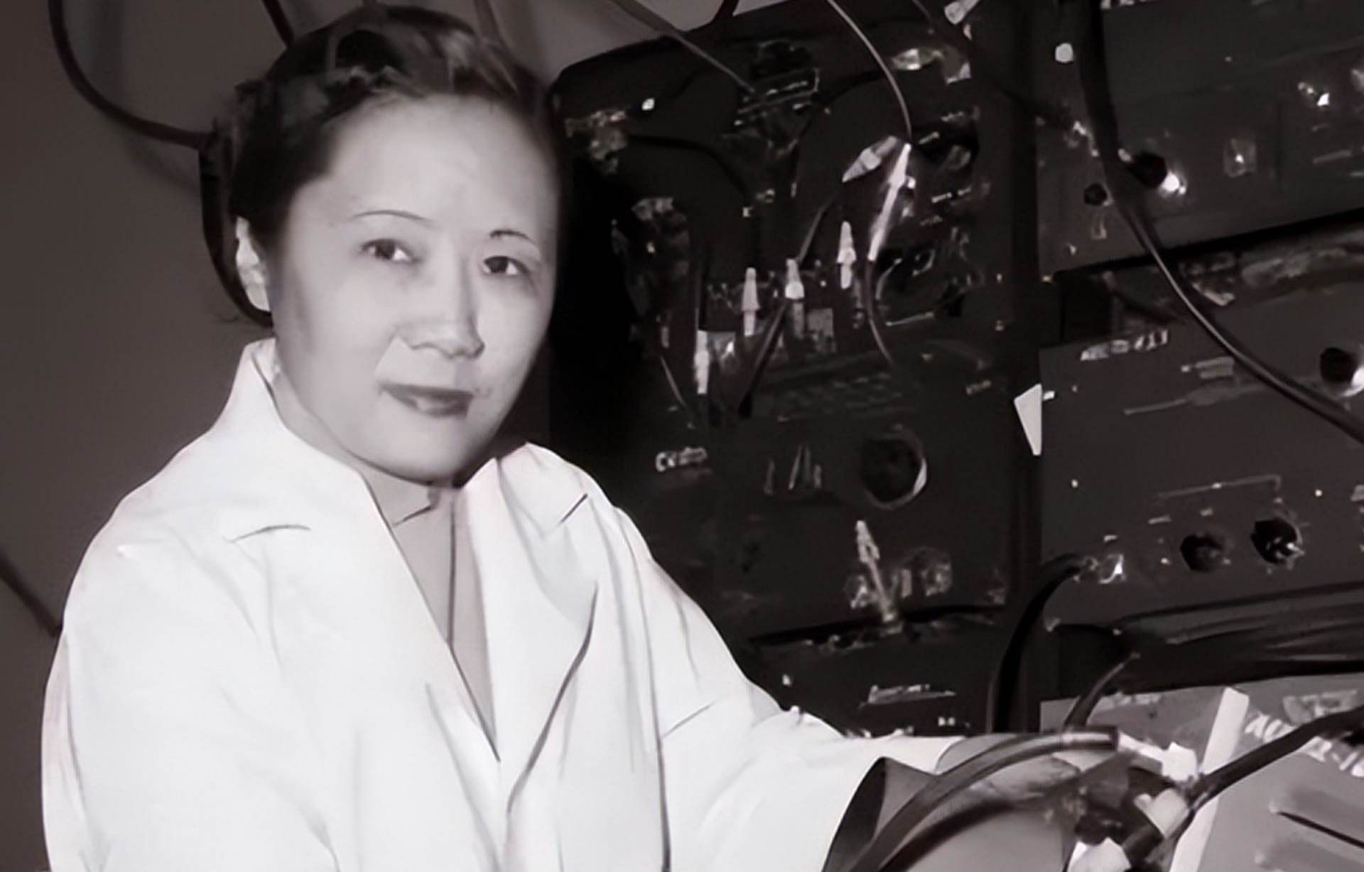 Bất ngờ dòng chữ tại bia mộ nhà khoa học giúp Mỹ chế tạo bom nguyên tử - 1 Bất ngờ dòng chữ tại bia mộ nhà khoa học giúp Mỹ chế tạo bom nguyên tử - 1